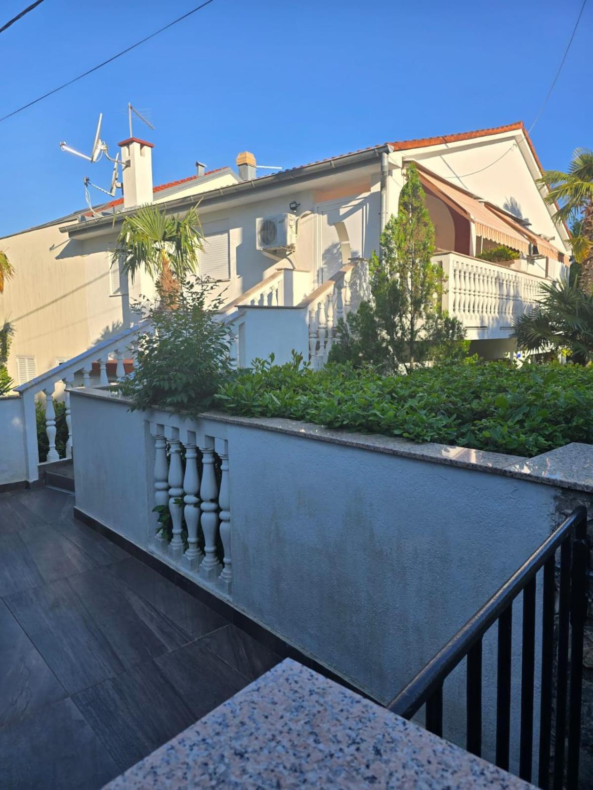 Apartments Stjepan Малинська Екстер'єр фото